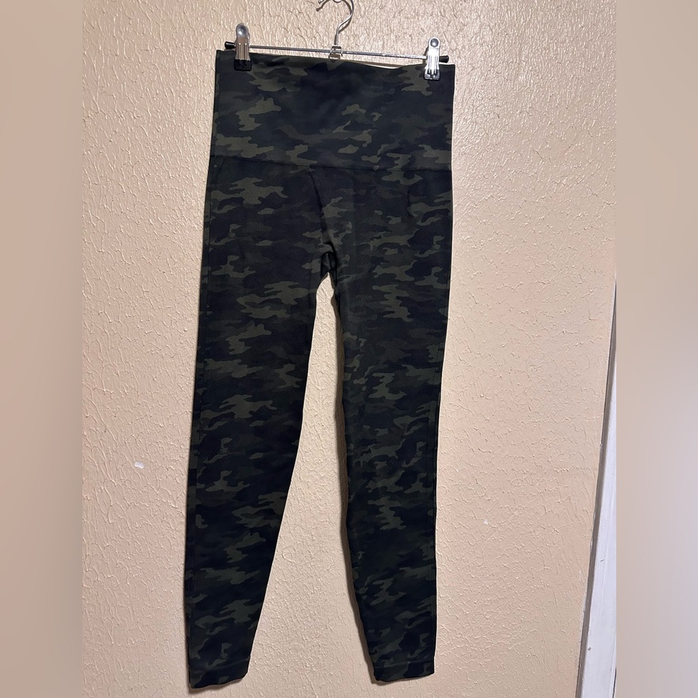 Spanx‎ Camo Leggings Size Large Green